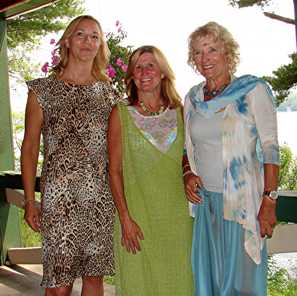 Fashion models Karen Mitchell, Linda Gibbs and Joni Dyer